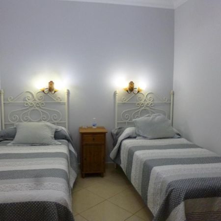 Hostal Virgen Del Rocio Los Palacios Y Villafranca Eksteriør billede