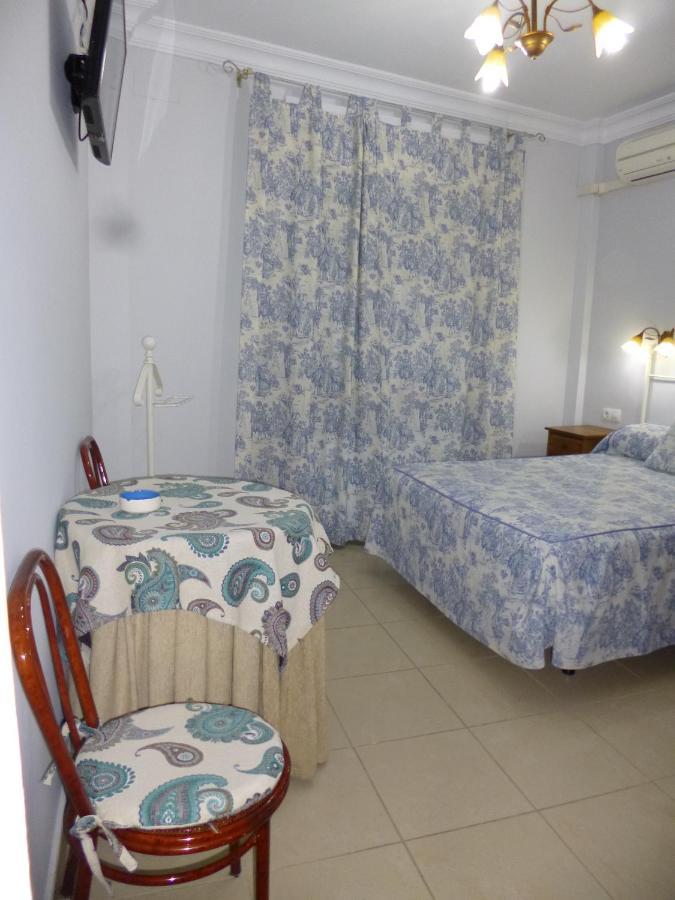 Hostal Virgen Del Rocio Los Palacios Y Villafranca Eksteriør billede